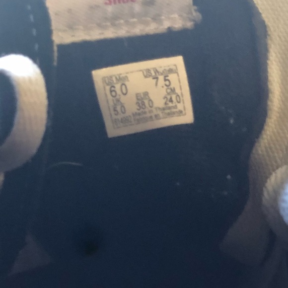 Vans - Picture 3 of 3